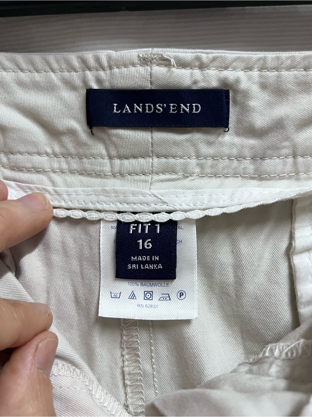Lands' End Women Mid Rise Chino Shorts Size 16 Beige Classic Comfort - Picture 8 of 9